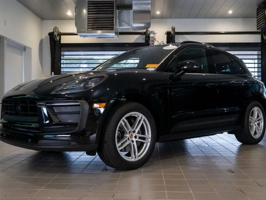 2025 Porsche Macan Base photo 1