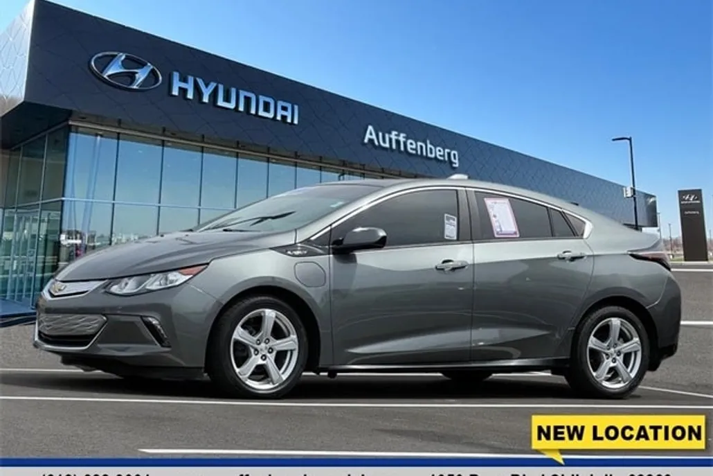 2017 Chevrolet Volt LT photo 1