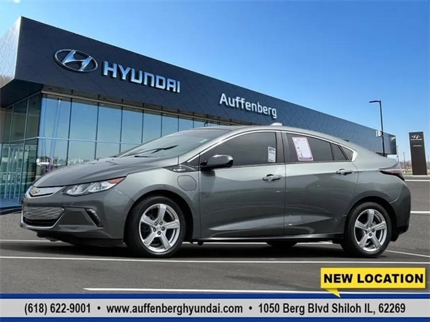 2017 Chevrolet Volt LT photo 1