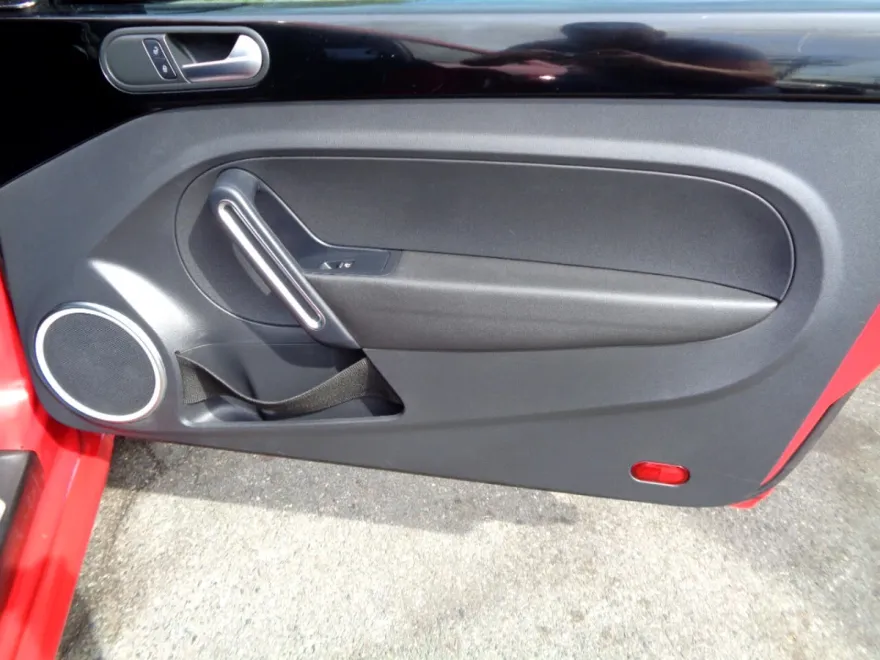 2012 Volkswagen Beetle Turbo photo 24