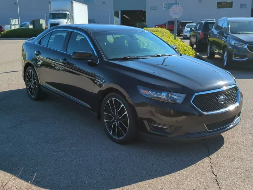 2017 Ford Taurus SHO photo 1