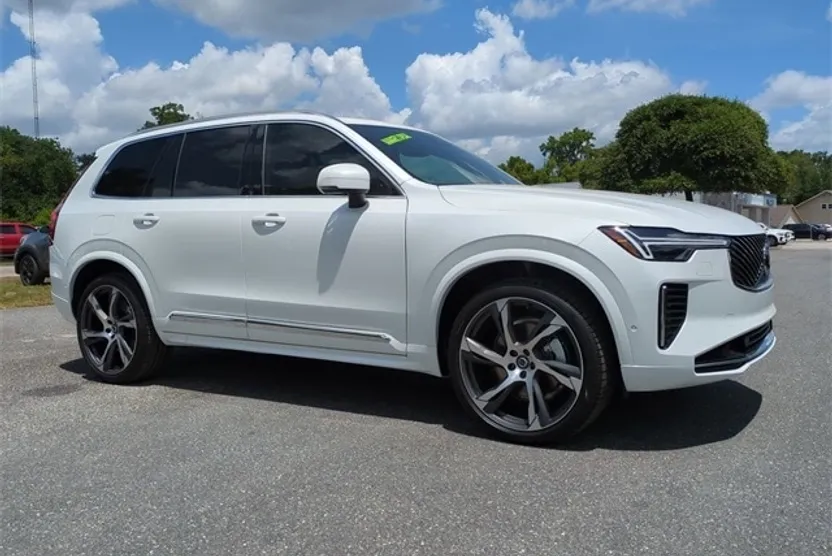 2025 Volvo XC90 photo 1