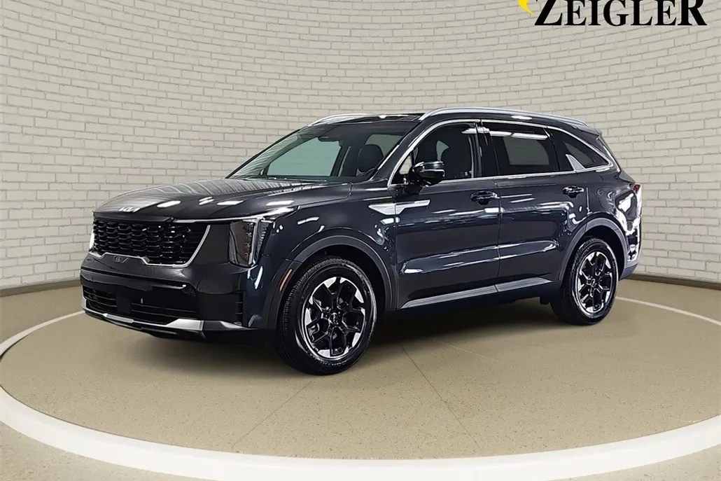 2025 Kia Sorento S photo 1