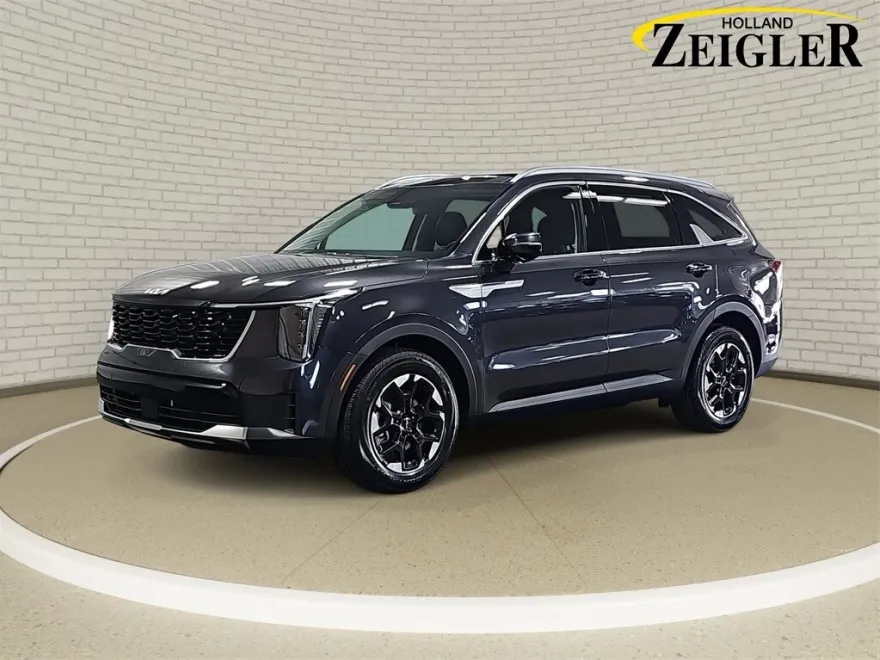 2025 Kia Sorento S photo 1