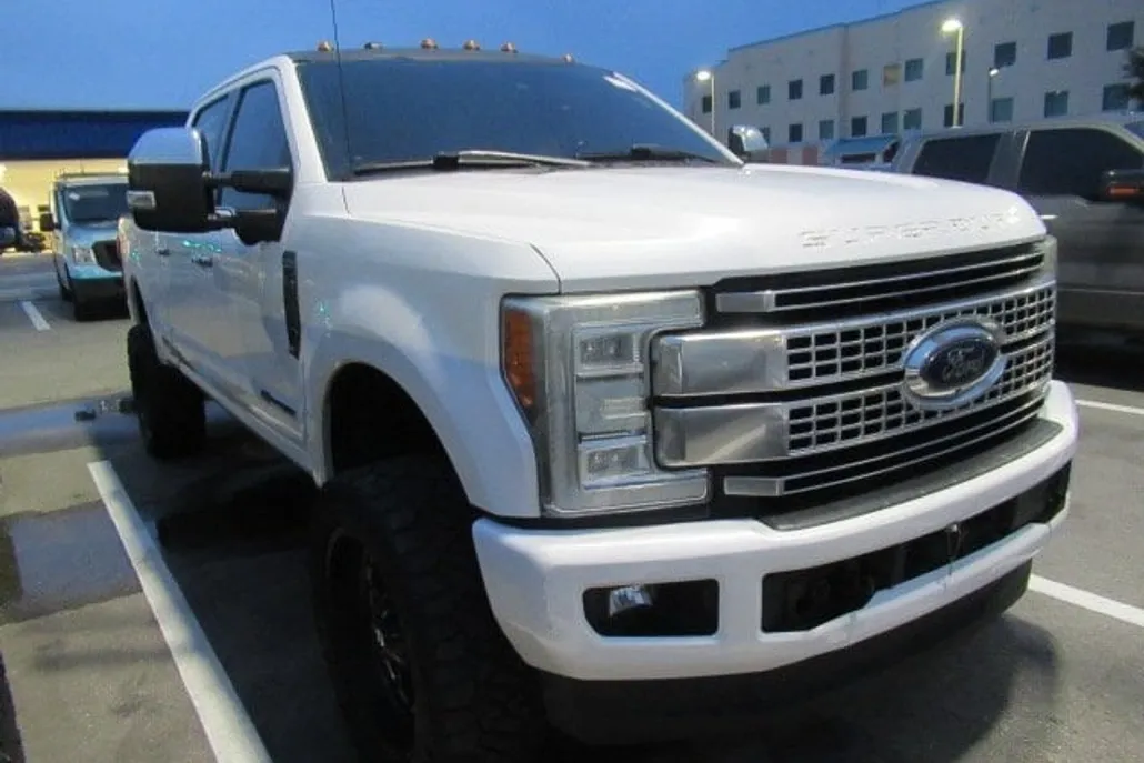 2017 Ford F-250 Platinum photo 1