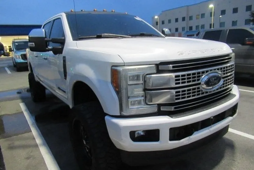 2017 Ford F-250 Platinum photo 1