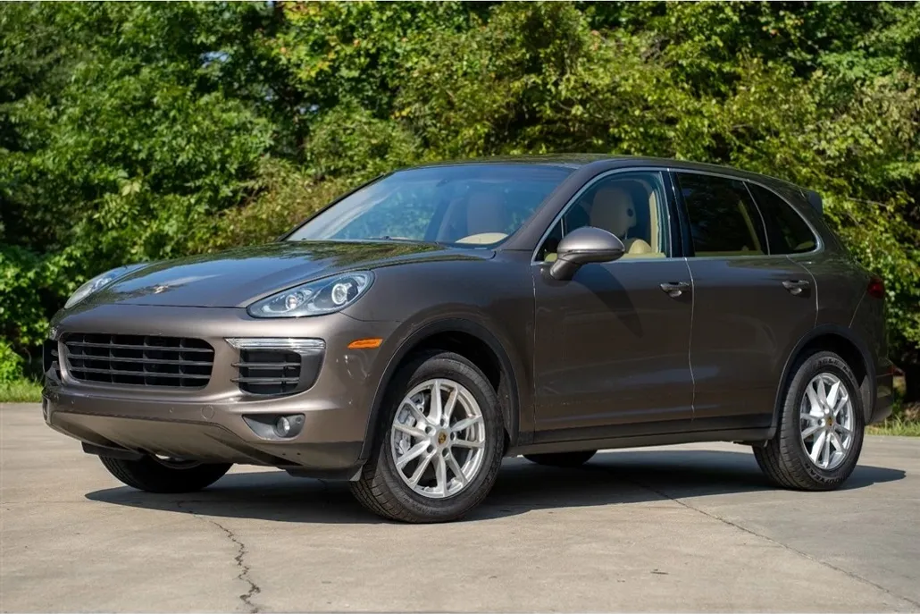 2016 Porsche Cayenne photo 1