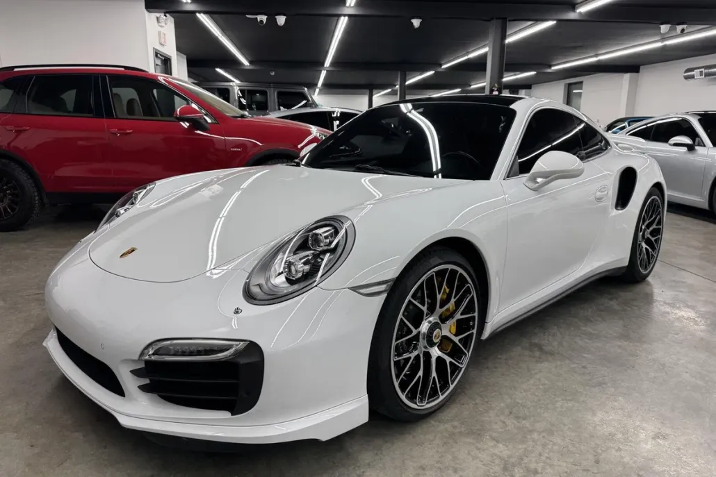 2015 Porsche 911 Turbo S photo 1