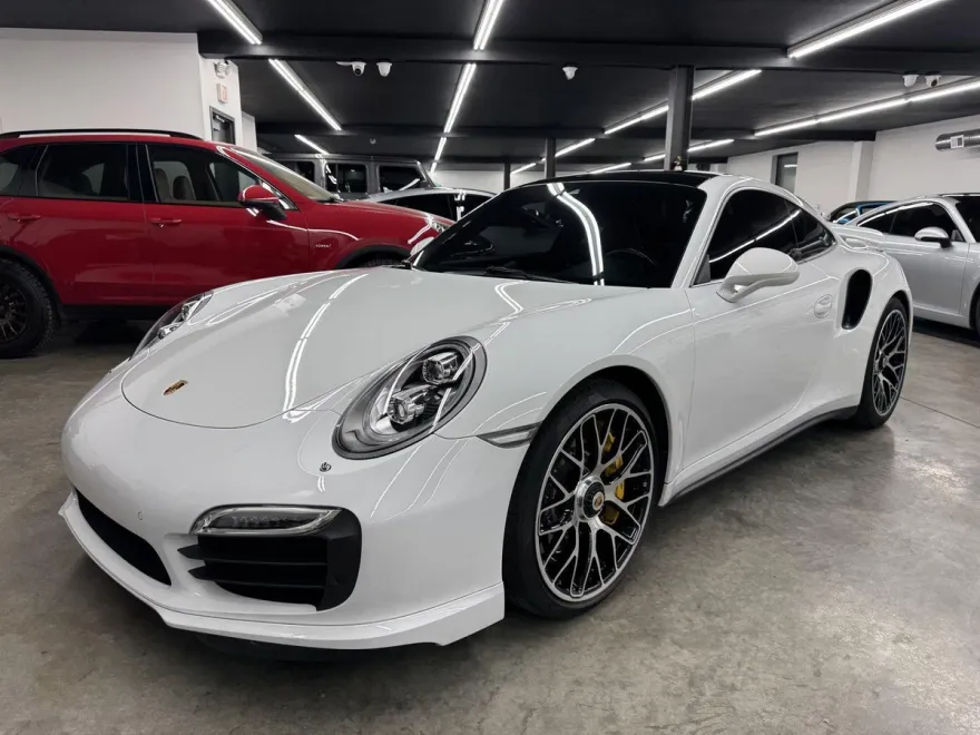 2015 Porsche 911 Turbo S photo 1