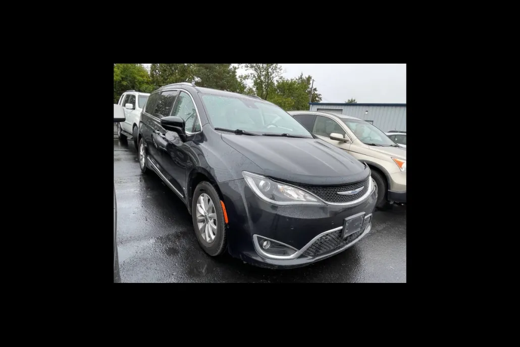 2018 Chrysler Pacifica Touring L photo 1