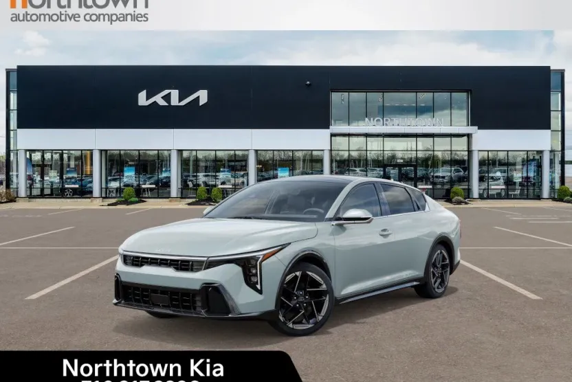 2025 Kia K4 GT-Line photo 1