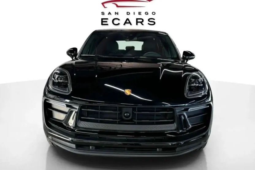 2023 Porsche Macan T photo 1