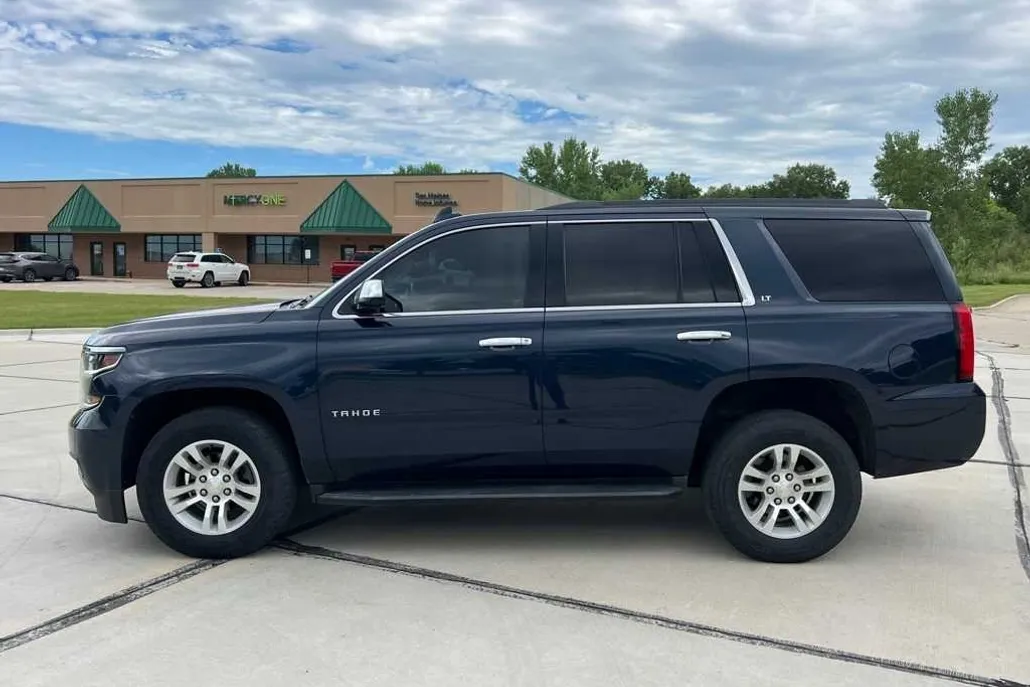 2019 Chevrolet Tahoe LT photo 1