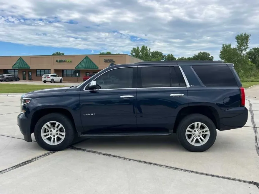 2019 Chevrolet Tahoe LT photo 1