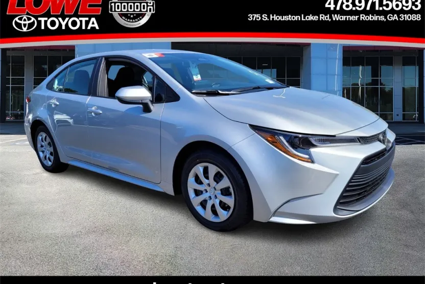 2025 Toyota Corolla LE photo 1