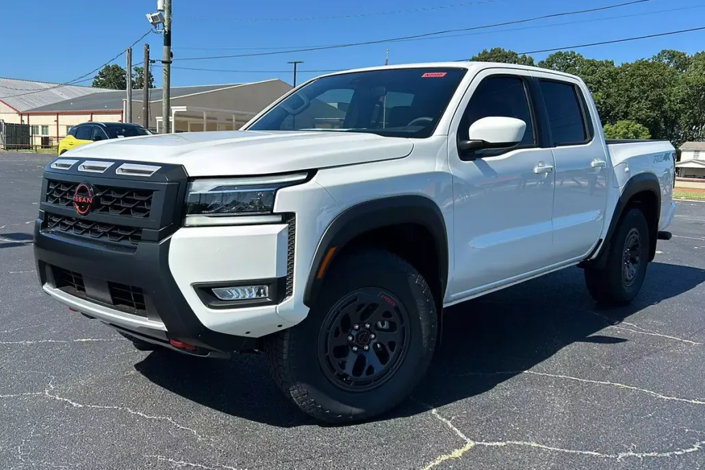 2025 Nissan Frontier PRO-4X photo 1