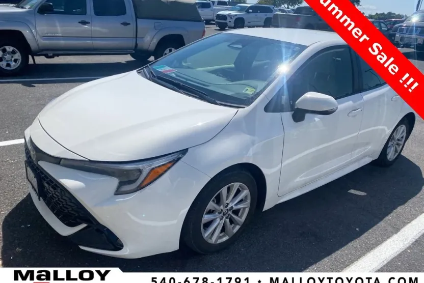 2023 Toyota Corolla SE photo 1