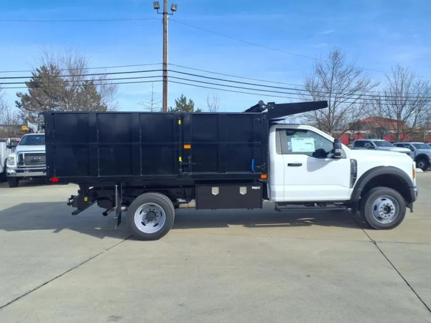 2024 Ford F-550 photo 1