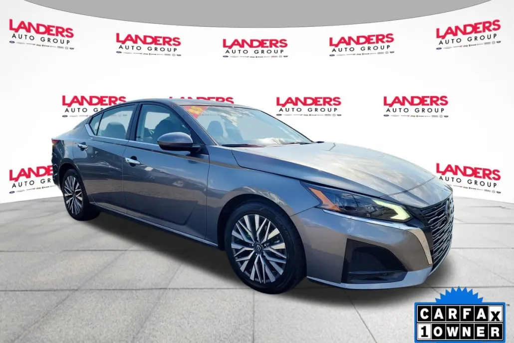 2023 Nissan Altima 2.5 SV photo 1