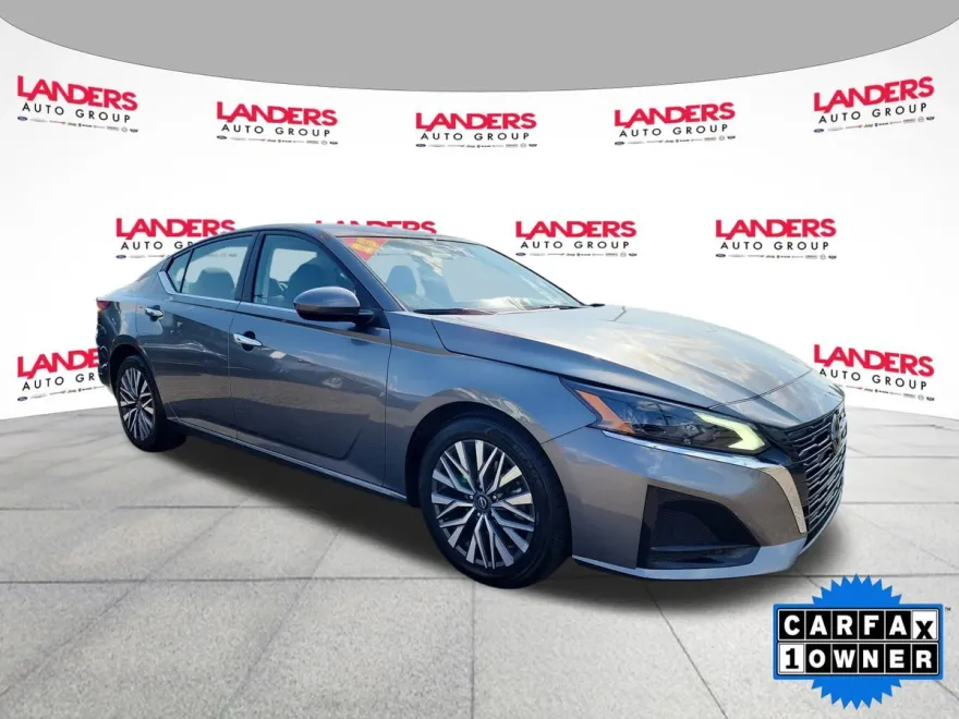 2023 Nissan Altima 2.5 SV photo 1