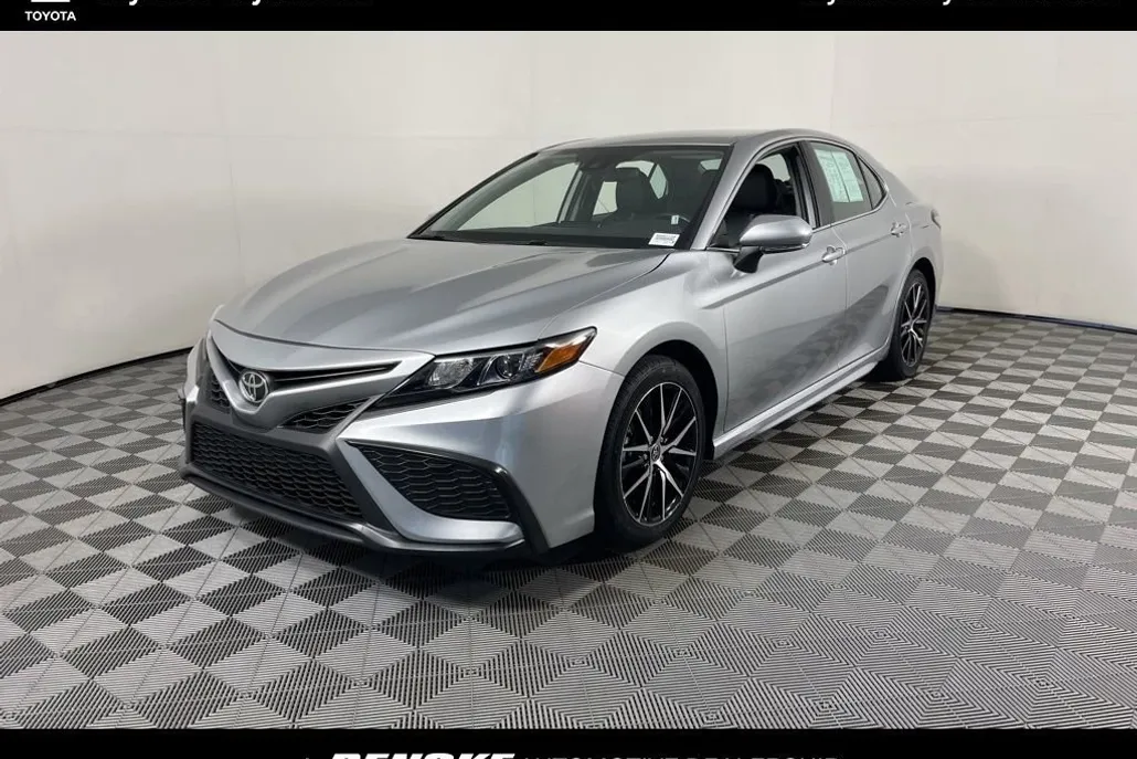 2024 Toyota Camry SE photo 1