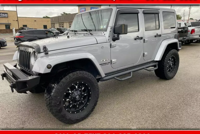 2016 Jeep Wrangler Unlimited Sahara photo 1