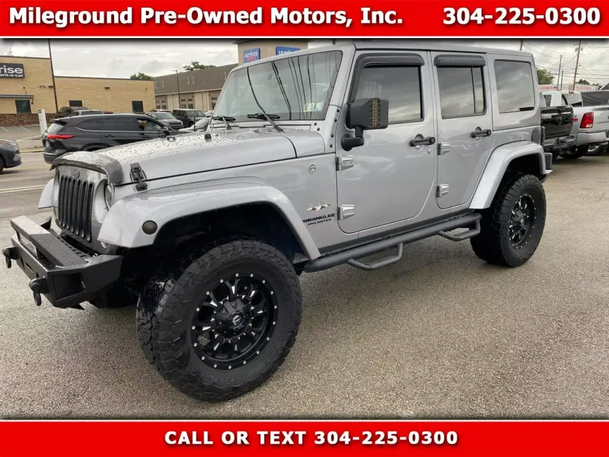 2016 Jeep Wrangler Unlimited Sahara photo 1