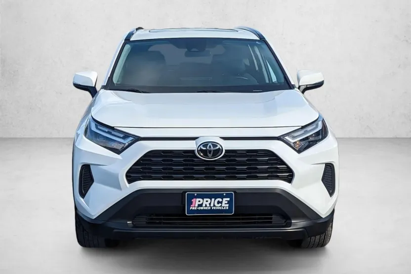2023 Toyota RAV4 XLE photo 1