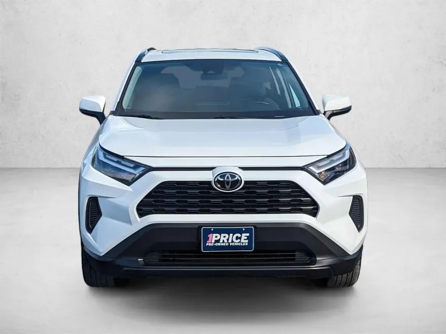 2023 Toyota RAV4 XLE photo 1