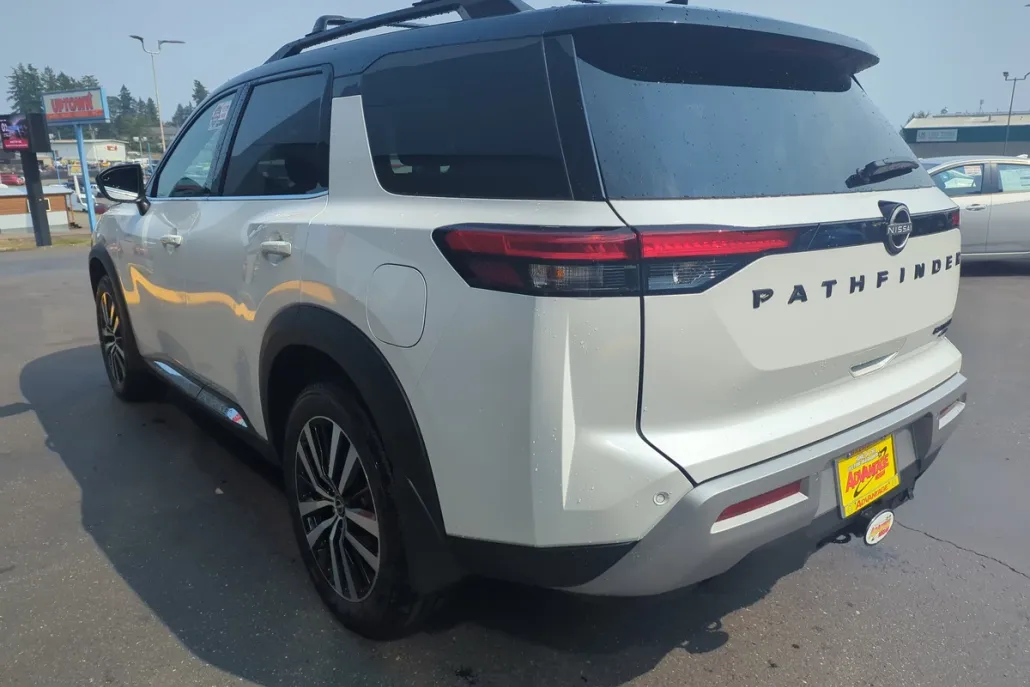 2025 Nissan Pathfinder Platinum photo 1