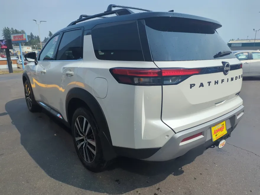 2025 Nissan Pathfinder Platinum photo 1