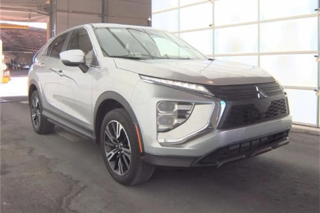2024 Mitsubishi Eclipse Cross SE photo 1