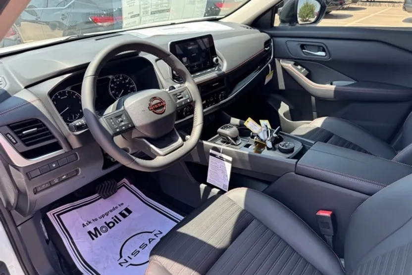 2026 Nissan Rogue SV photo 1