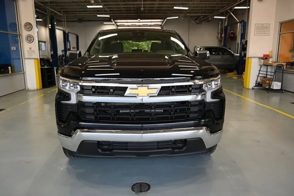 2025 Chevrolet Silverado 1500 LT photo 1