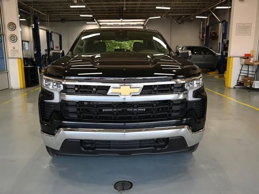 2025 Chevrolet Silverado 1500 LT photo 1