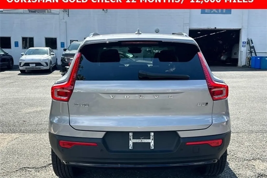 2023 Volvo XC40 Plus photo 1