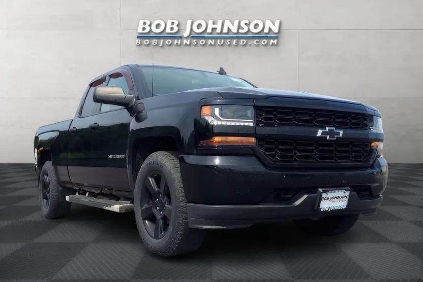 2017 Chevrolet Silverado 1500 Custom photo 1