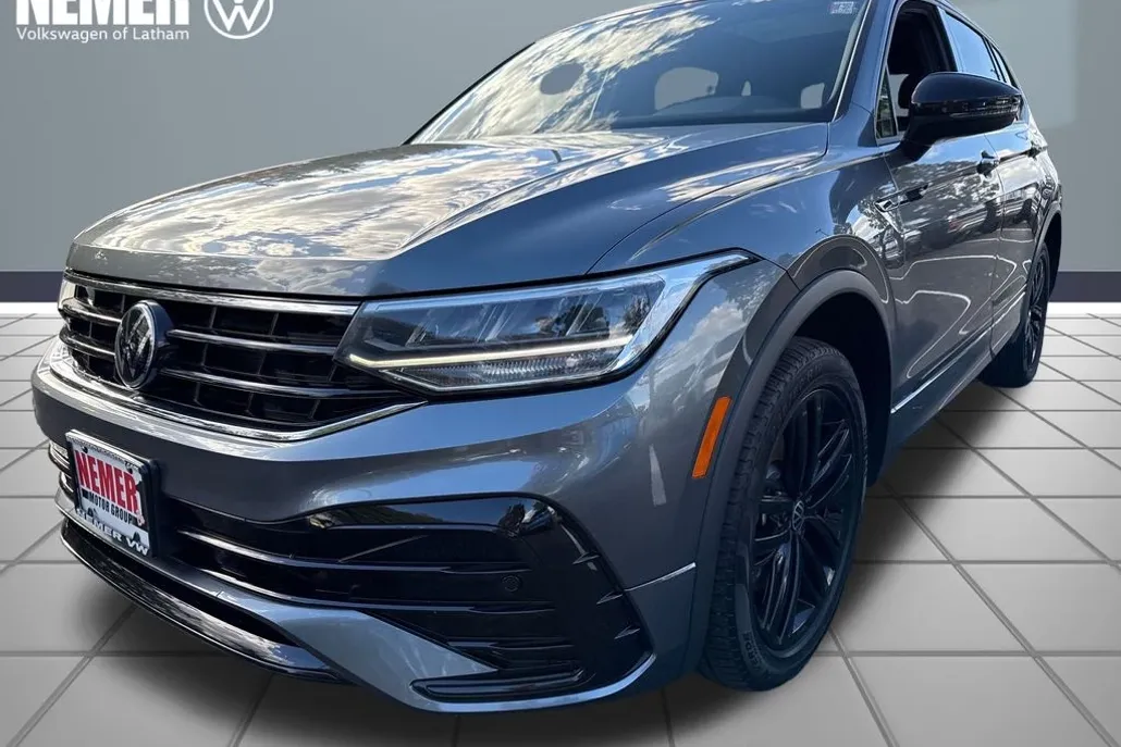 2022 Volkswagen Tiguan SE R-Line Black photo 1