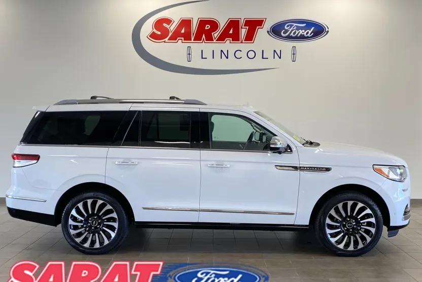 2022 Lincoln Navigator Black Label photo 1