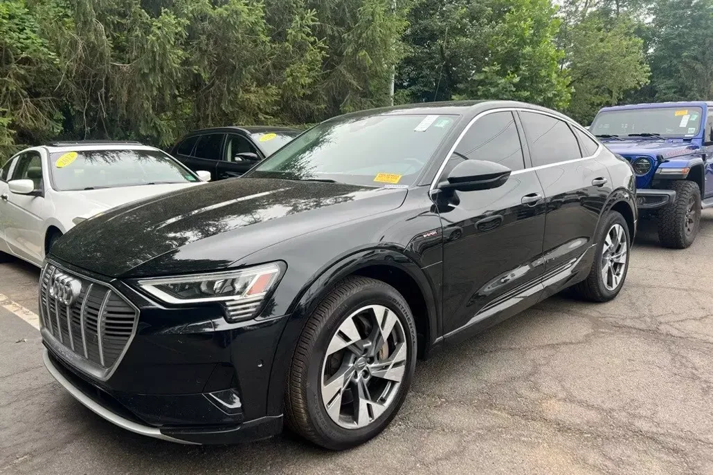 2020 Audi e-tron Premium Plus photo 1