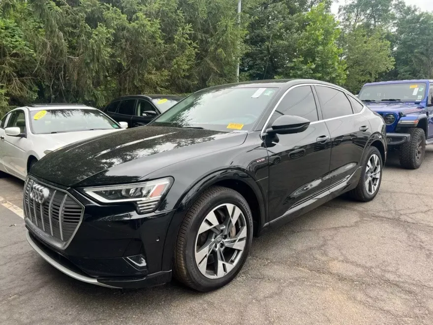 2020 Audi e-tron Premium Plus photo 1