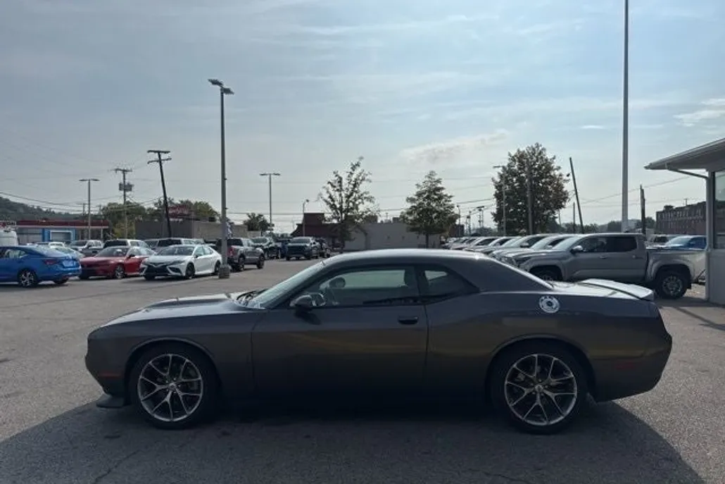 2022 Dodge Challenger GT photo 1
