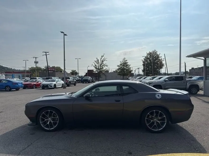2022 Dodge Challenger GT photo 1