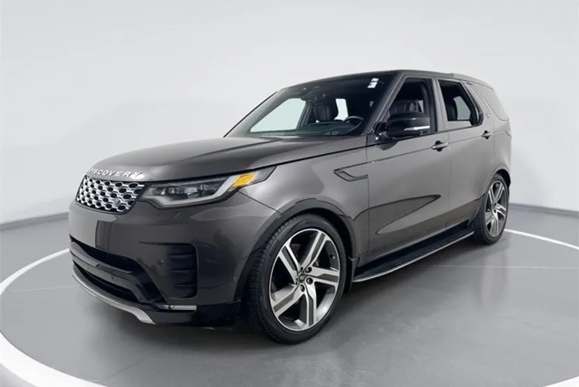 2024 Land Rover Discovery Metropolitan Edition photo 1