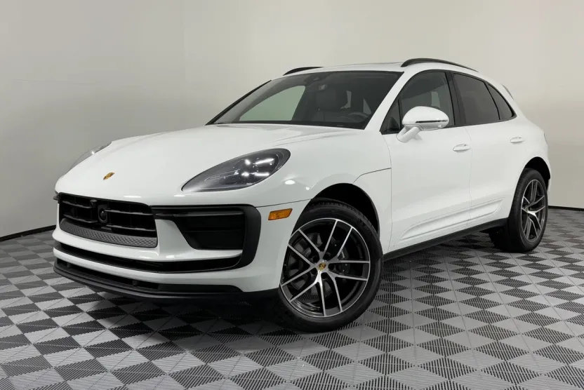2026 Porsche Macan T photo 1