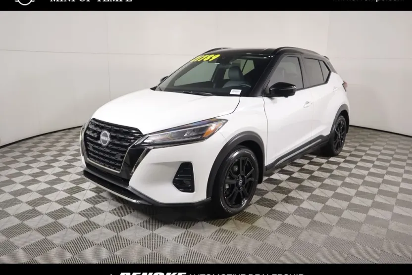 2024 Nissan Kicks SR photo 1