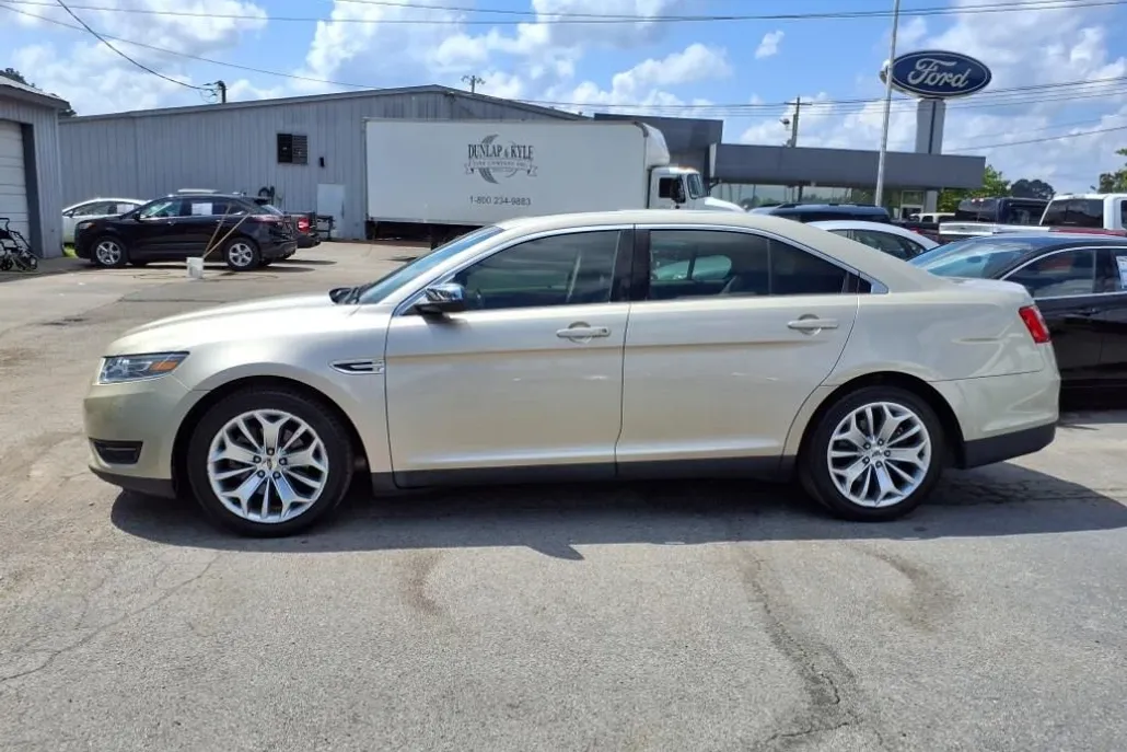 2018 Ford Taurus Limited photo 1