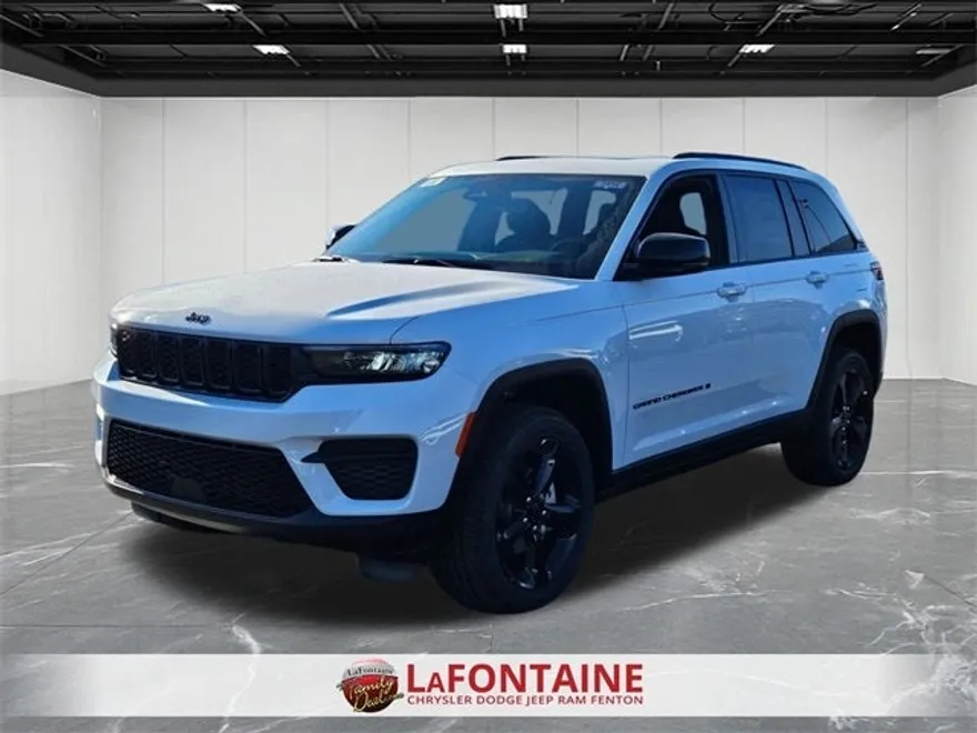 2025 Jeep Grand Cherokee Altitude photo 1