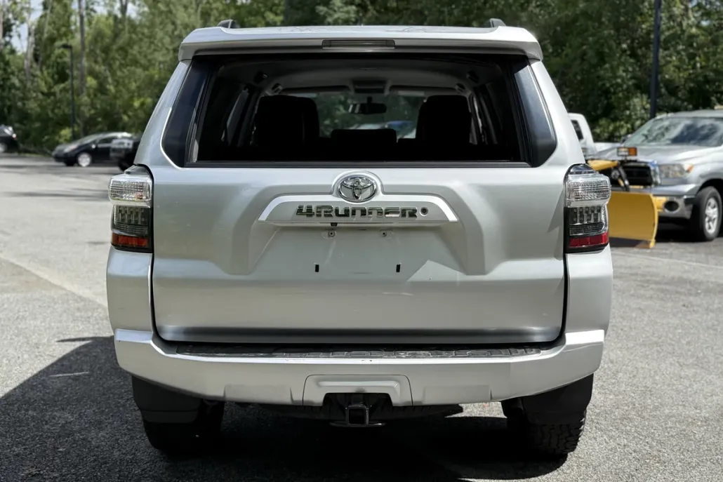 2019 Toyota RAV4 Premium photo 1