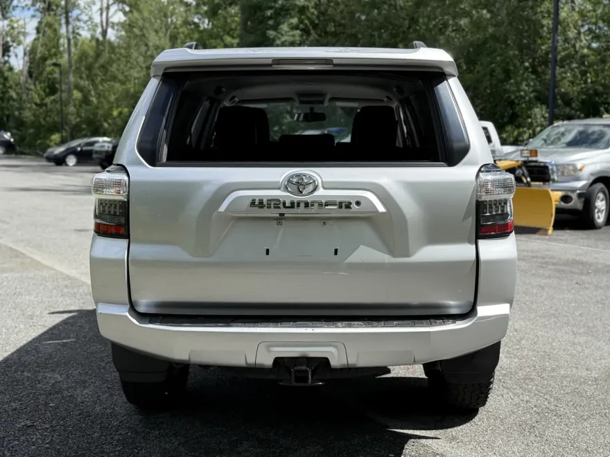 2019 Toyota RAV4 Premium photo 1